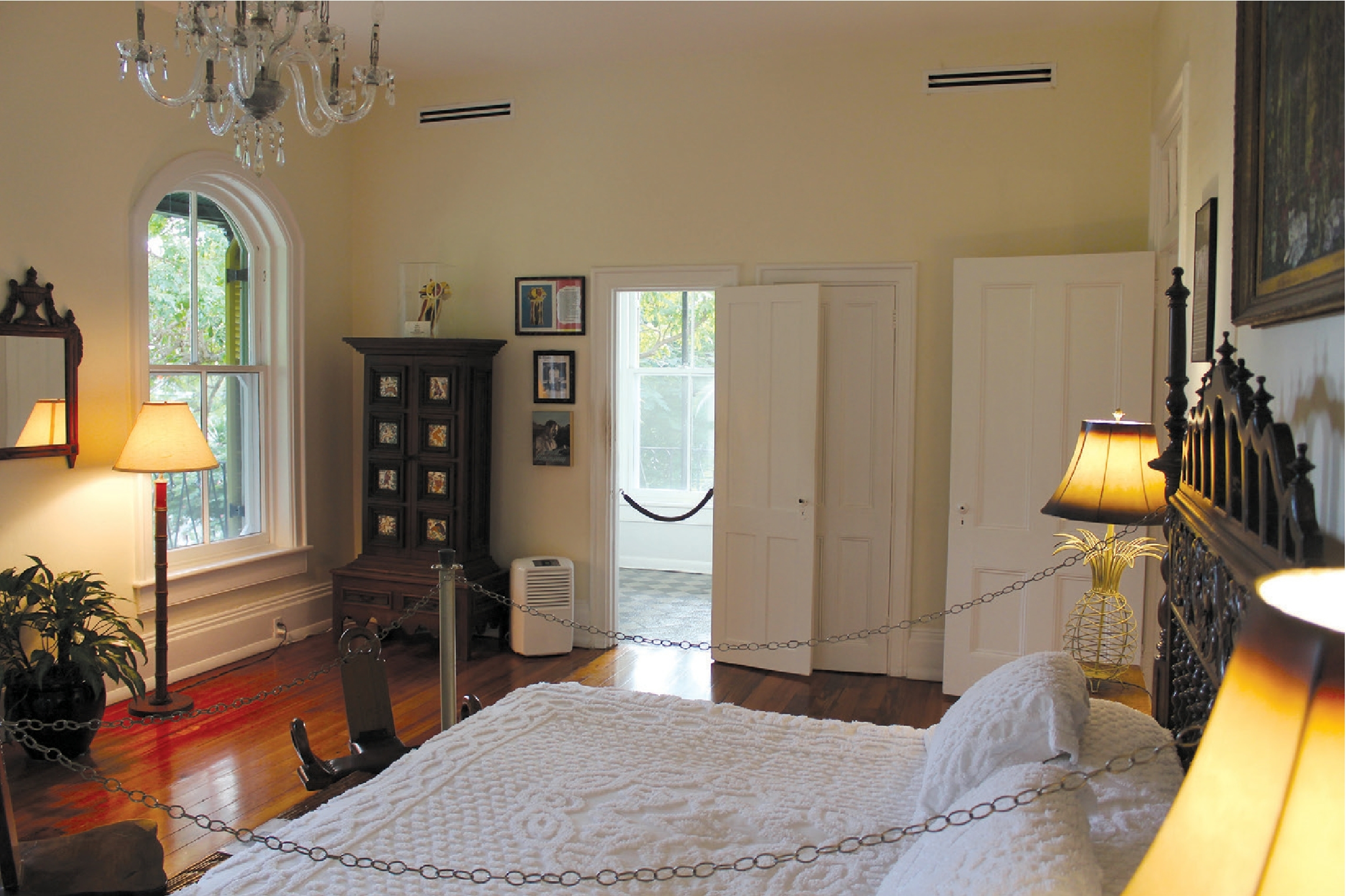 Hemingway House Wall Slotted Outlet-1